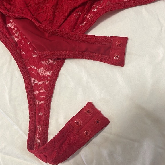 Red guess body suite - Picture 7 of 8